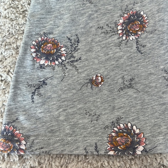 Loft Floral Vneck T-shirt - Picture 5 of 5